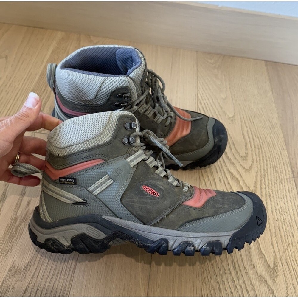 $181 Women's Keen Waterproof Insulated Hiking Boots 9 Timberwolf Ridge Flex